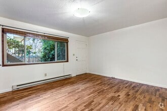 Building Photo - 121 SE 30th Pl