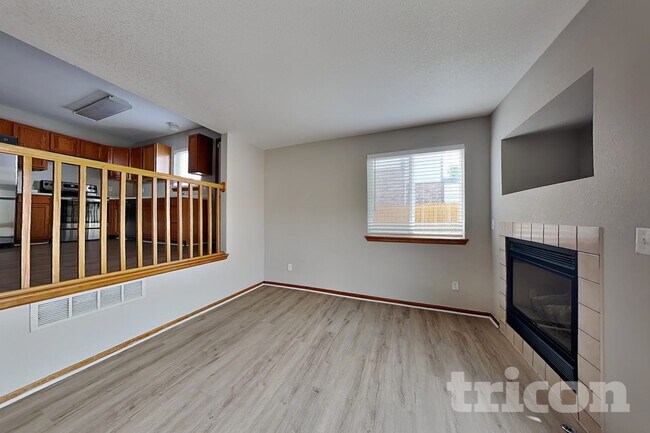 Foto del edificio - 446 W 116th Pl
