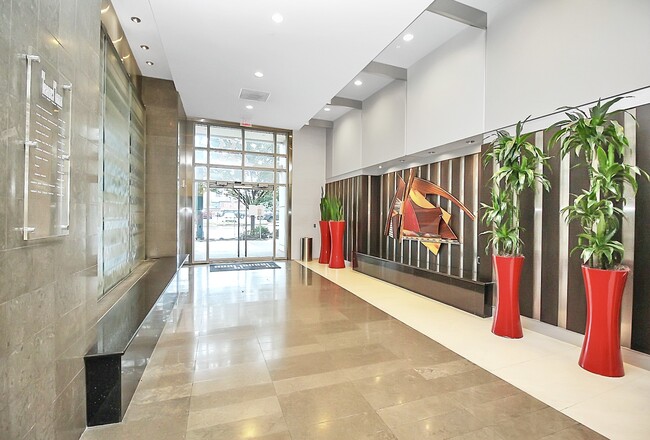 Foto del edificio - 333 W Trade St