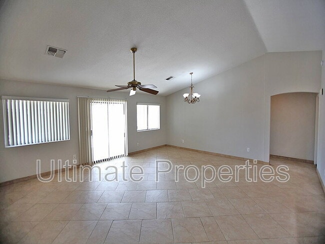 Photo - 4611 N 87th Ave House