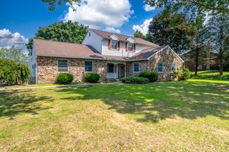 Building Photo - 3250 Vista Dr