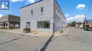 Building Photo - 206 Wellington St