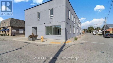 Building Photo - 206 Wellington St