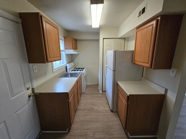 Building Photo - 1707 Chicago Ave