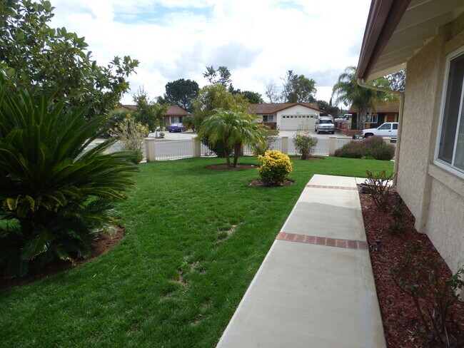 Building Photo - PRISTINE ESCONDIDO BEAUTY! LARGE UPGRADED ...