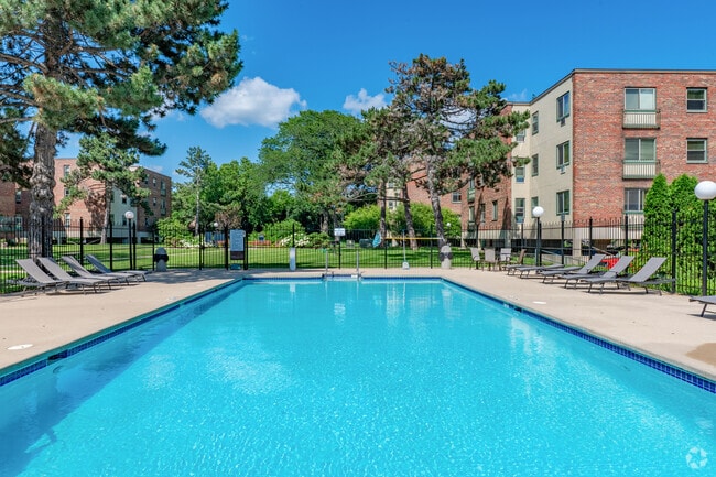 Pool - Parkview Apartments