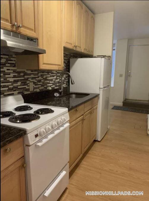 Building Photo - 2 Shepherd Ave