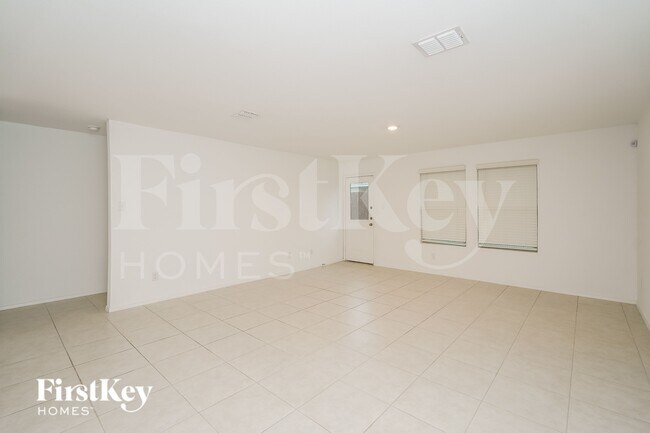 Foto del edificio - 14841 Firerock Rd