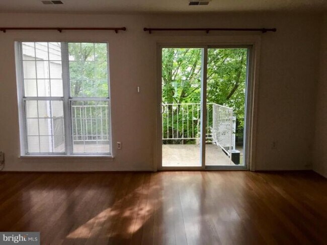Building Photo - 2868 Madeira Ct