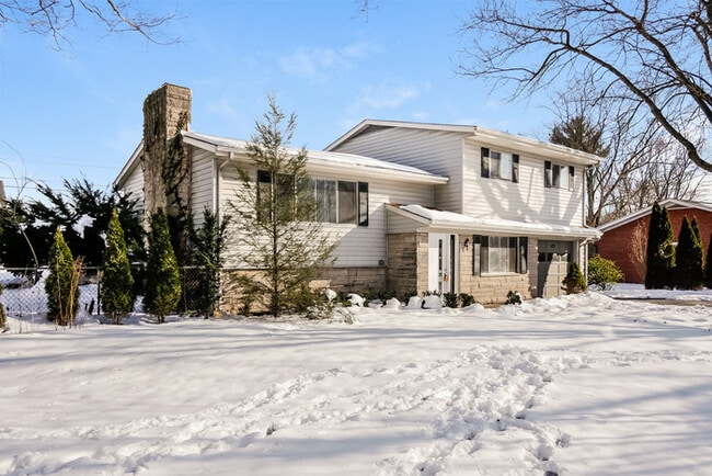 Building Photo - 472 Tailholt Ln