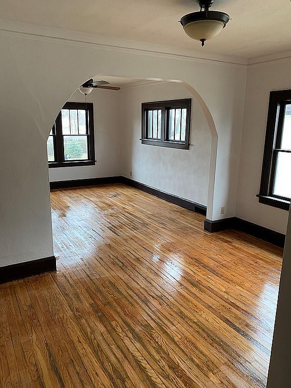 Building Photo - 1914 18th Ave