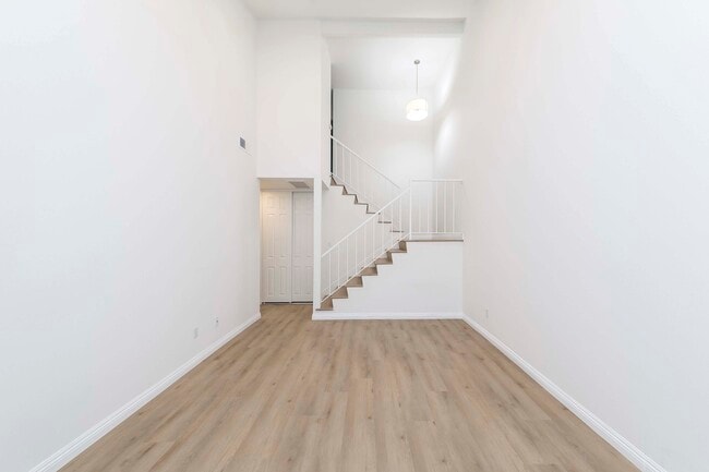 Building Photo - 2423 Coventry Cir