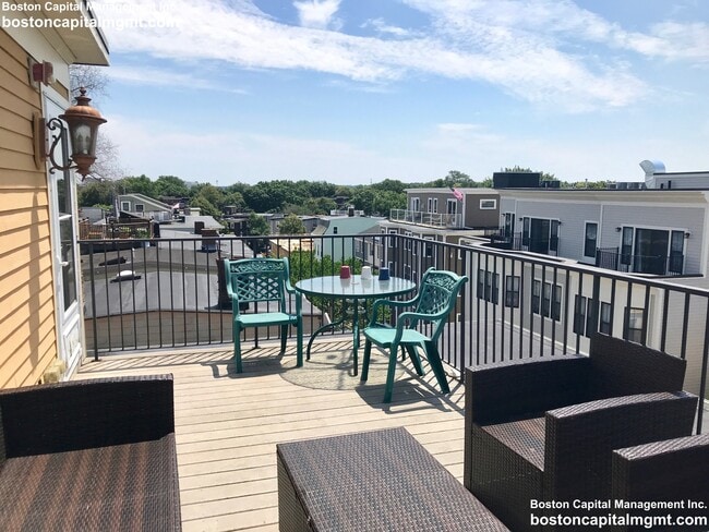 Foto del edificio - 360-362 Dorchester St. Unit 3