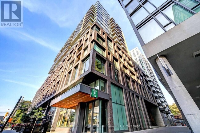 Building Photo - 111 Bathurst St