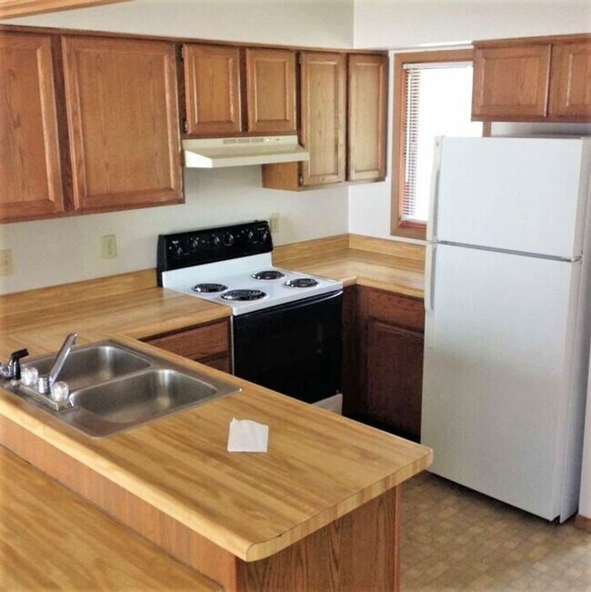 Building Photo - 758 Westwinds Dr