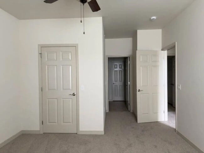 Building Photo - 2038 Shady Oak Dr