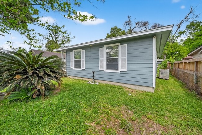 Building Photo - 2446 Mayview Dr