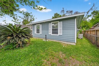 Building Photo - 2446 Mayview Dr