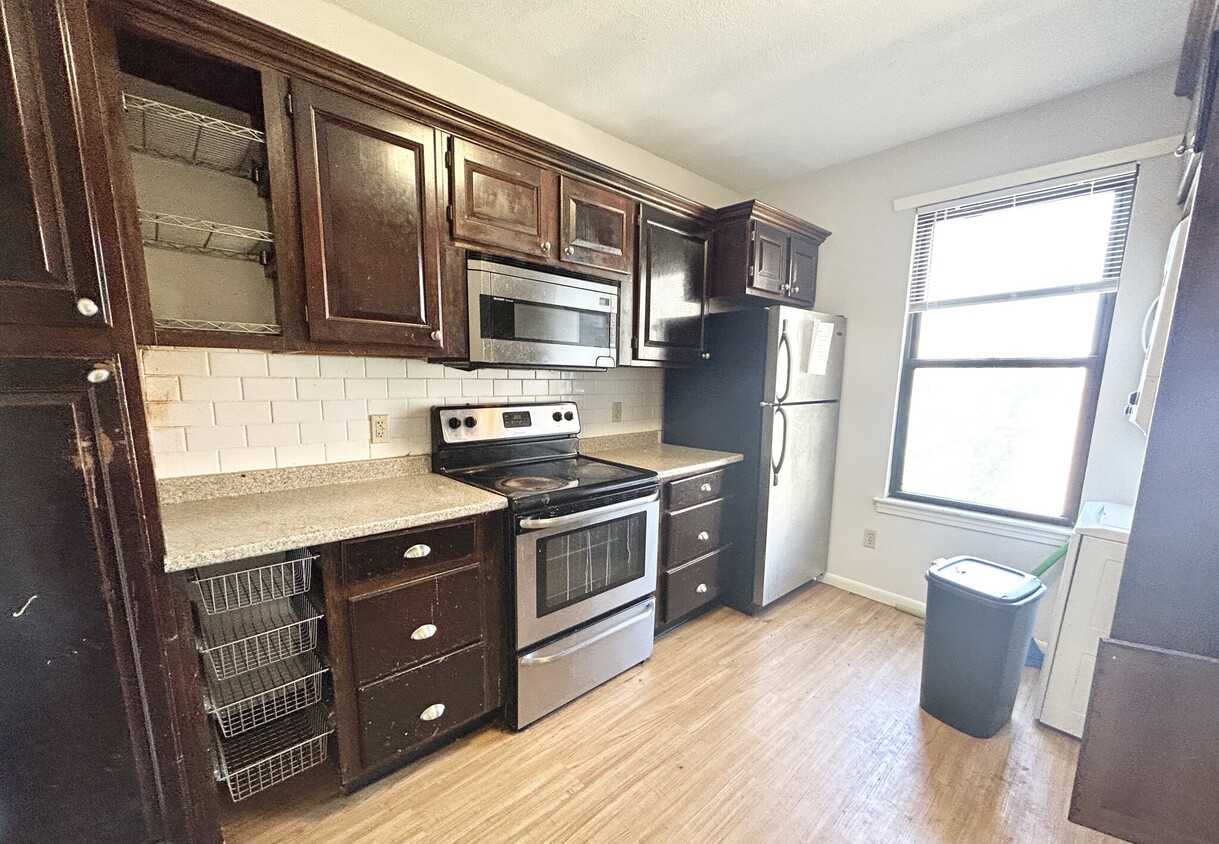 Primary Photo - 1578 Tremont St
