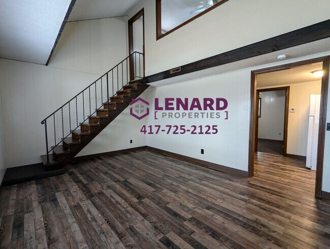 Foto del edificio - 245 W College St