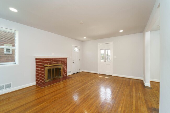 Foto del edificio - 10024 Lorain Ave