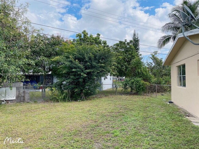 Building Photo - 600 NW 38th Ave