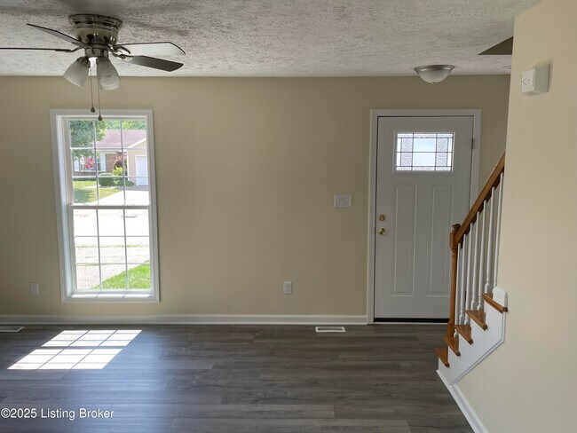Foto del edificio - 9630 Combs Ln