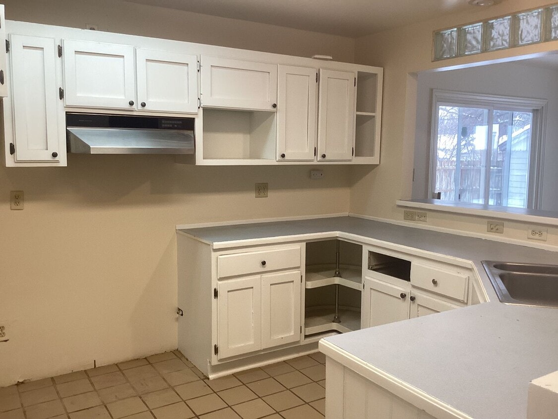 Primary Photo - 4 Bedroom 2 Bathroom Single Family Home