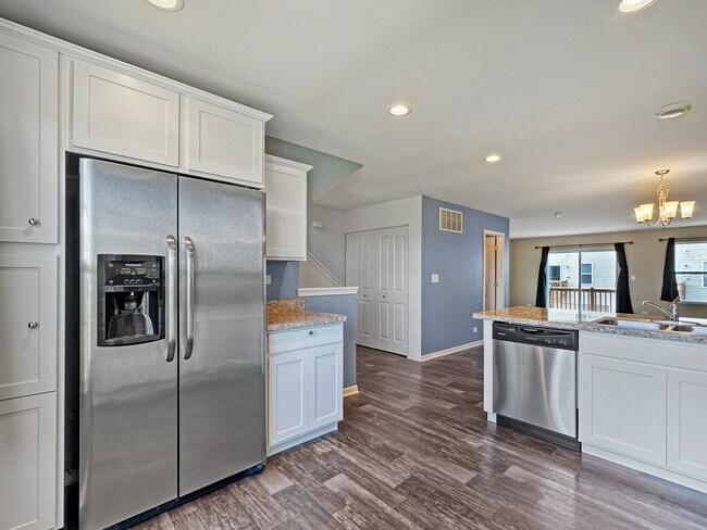 Building Photo - 2404 Aurora Dr
