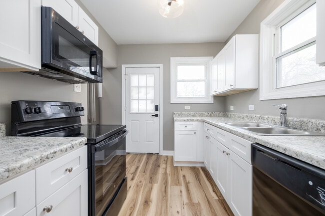 Building Photo - 4167 Eberly Ave