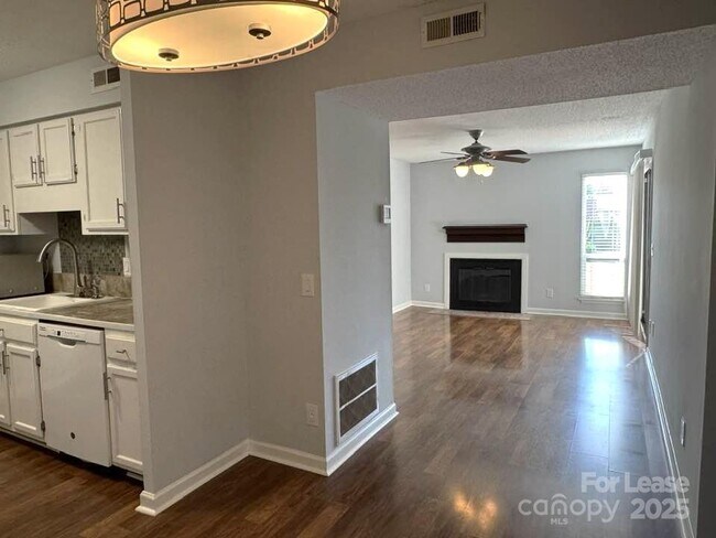 Foto del edificio - 3139 Heathstead Place