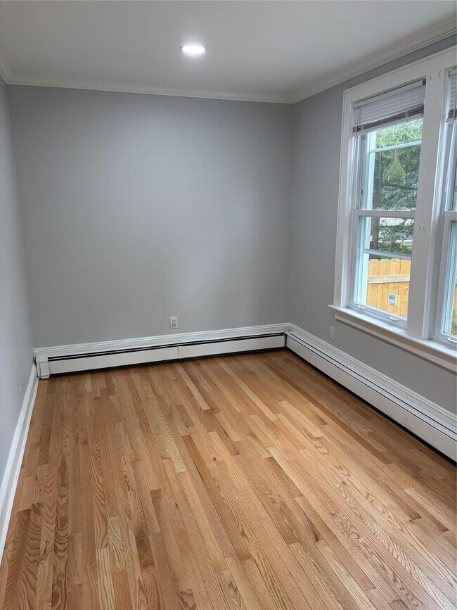 Foto del edificio - 592 Scranton Ave