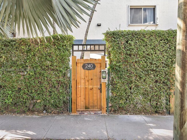 Foto del edificio - 240 SW 15th Rd