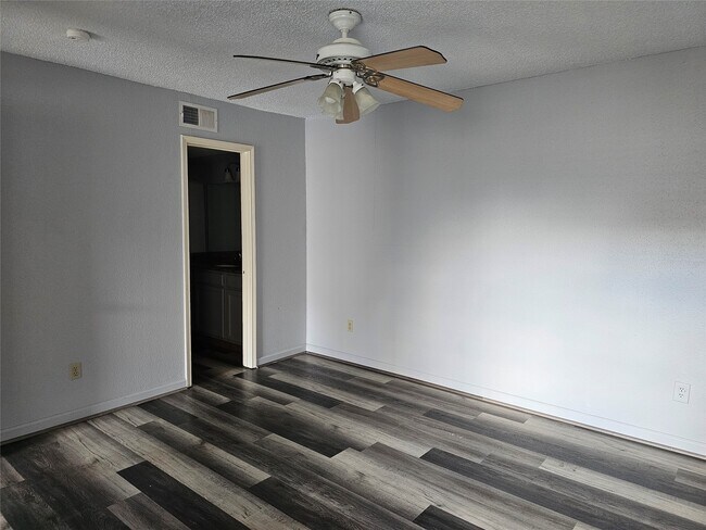 Foto del edificio - 2750 Holly Hall St