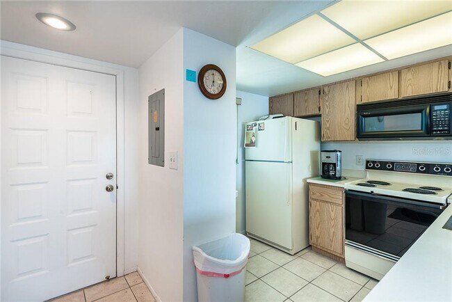 Building Photo - 12538 SW Kingsway Cir