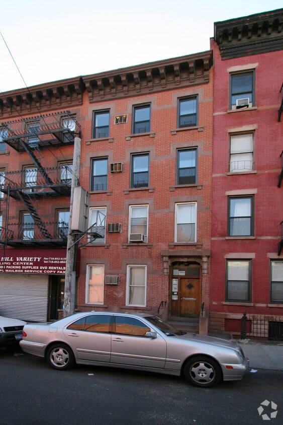 Building Photo - 497 Henry St