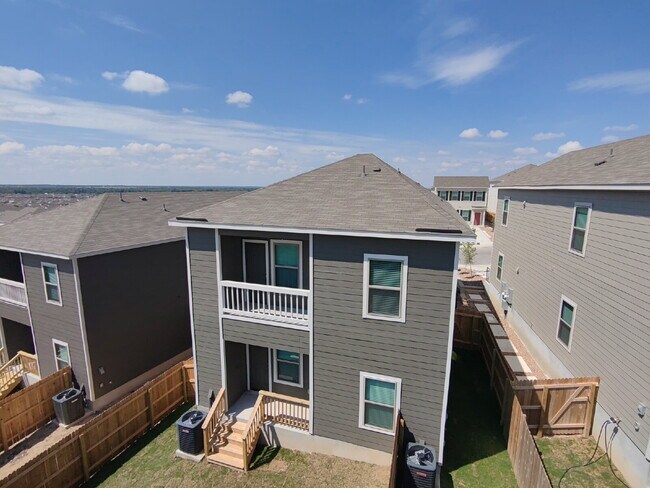 Foto del edificio - "Charming 2-Bed, 2-Bath Duplex at 7236 Magnolia Creek: Your Ideal San Antonio Retreat!"
