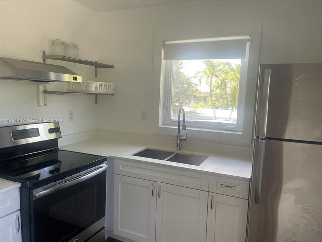 Foto del edificio - 8260 Byron Ave