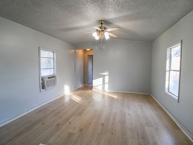 Building Photo - Nice home in Pulaski convenient to downtown!