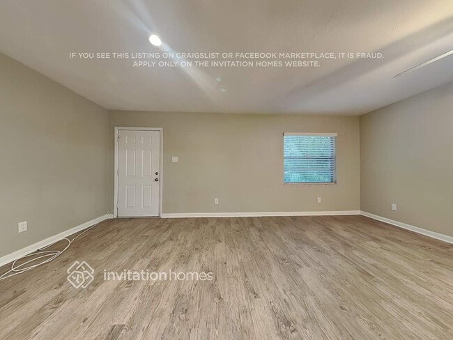 Building Photo - 2523 Lake Ellen Ln