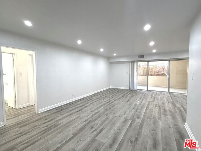 Foto del edificio - 711 Orange Grove Ave