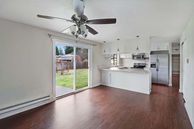 Foto del edificio - 3 Bed 2 Bath - Pet Friendly - NAS Whidbey