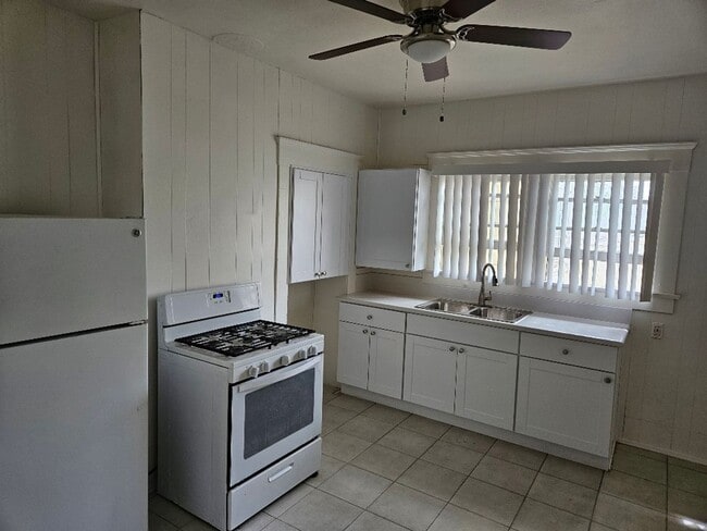 Building Photo - 1 Bedroom - 1 Bathroom in Hillcrest
