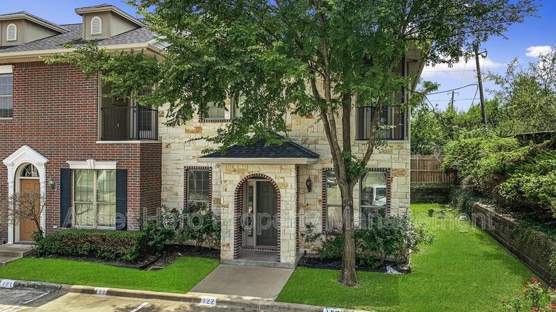 Primary Photo - 122 Forest Dr