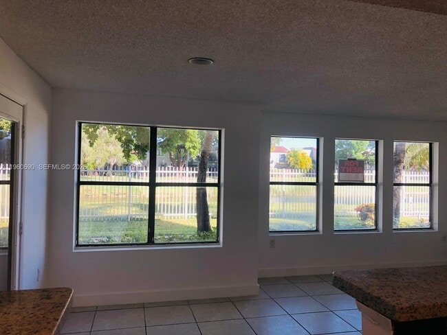 Foto del edificio - 10501 SW 155th Ct