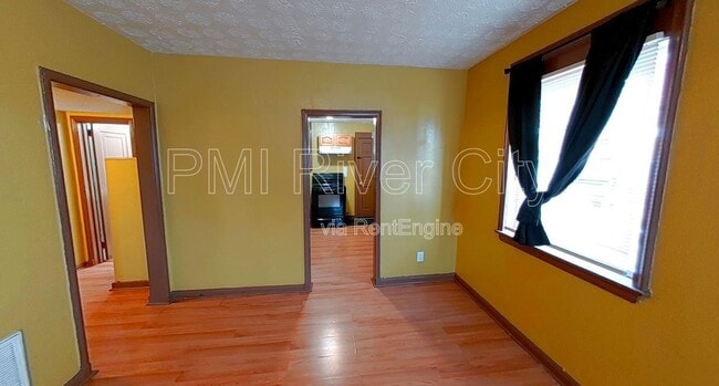 Foto del edificio - 237 E 21st St