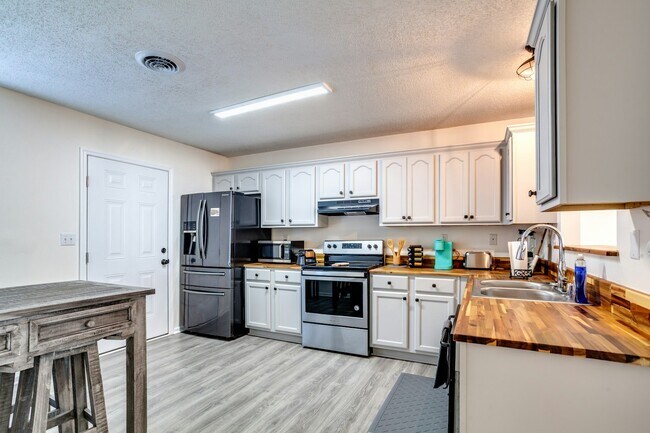 Foto del edificio - 720 Monroe Senter St