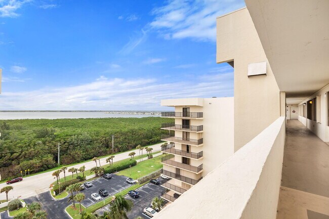 Building Photo - 10044 S Ocean Dr