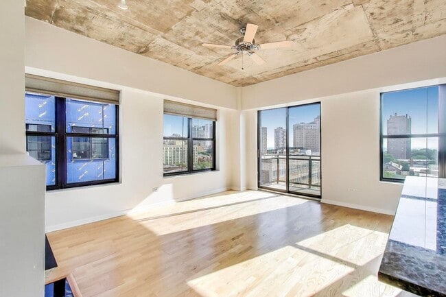 Building Photo - 1122 W Catalpa Ave