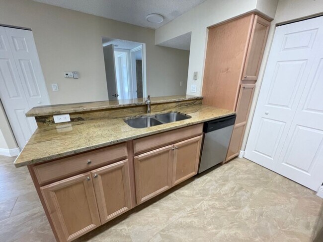 Foto del edificio - ANNUAL RENTAL - OASIS- 2 BED/2BATH